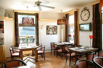 Princess Leidse Square Hostal *